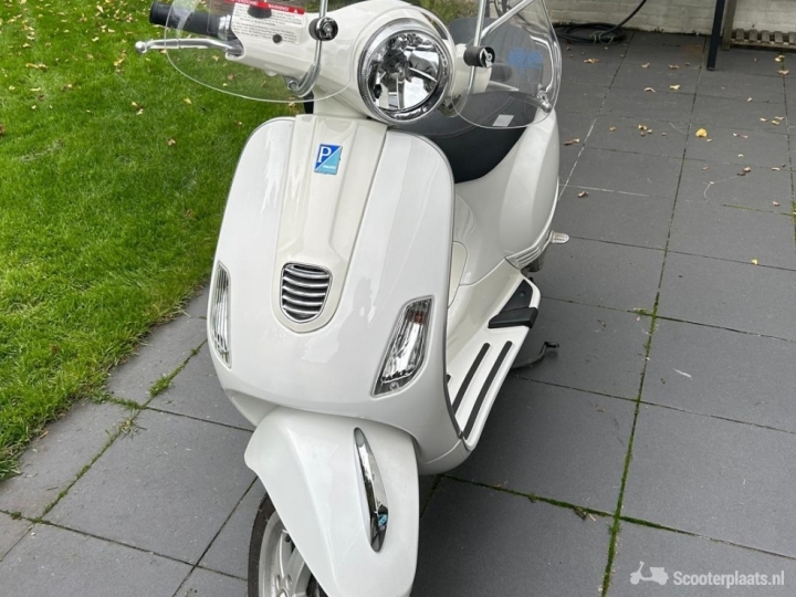 Vespa LX 50 wit